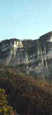 Les falaises de Presles et en contrebas à gauche, les gorges de la Bourne